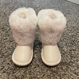 Toddler girl white fuzzy boots